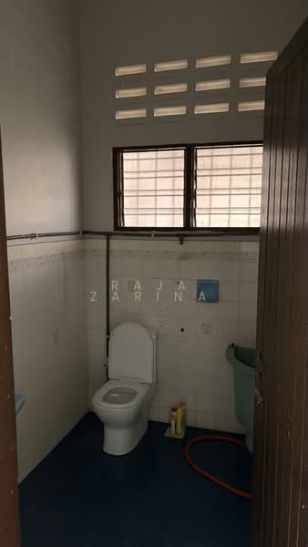 Rumah Banglo untuk Dijual di Meru Heights (Ipoh) - Raja Zarina - Bathroom - PropertyGuru.com.my