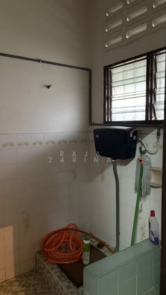 Rumah Banglo untuk Dijual di Meru Heights (Ipoh) - Raja Zarina - Bathroom - PropertyGuru.com.my