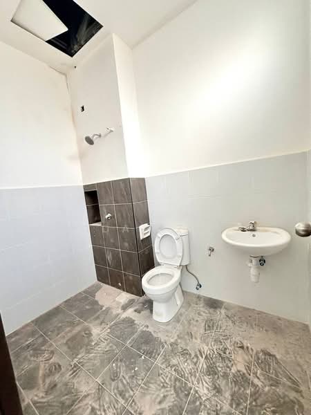 Terraced House for Sale in Johor Bahru (Johor) - Ida Aziz - Bathroom - PropertyGuru.com.my