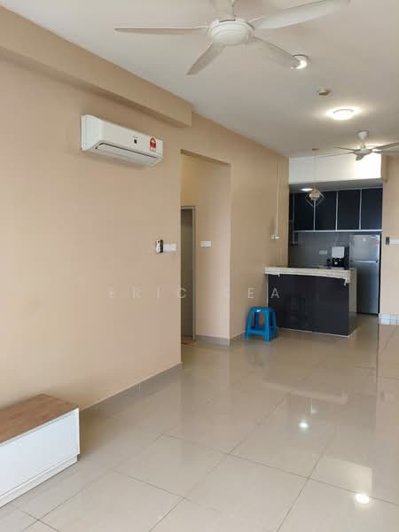 Servis Apartment untuk Disewa di SkyLake Residence - Eric Sea - Living Room - PropertyGuru.com.my