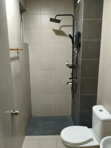 Servis Apartment untuk Disewa di SkyLake Residence - Eric Sea - Bathroom - PropertyGuru.com.my