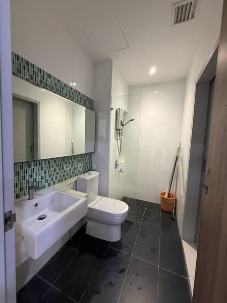 Servis Apartment untuk Disewa di Residential Suites @ HighPark - Joey Wong - Bathroom - PropertyGuru.com.my