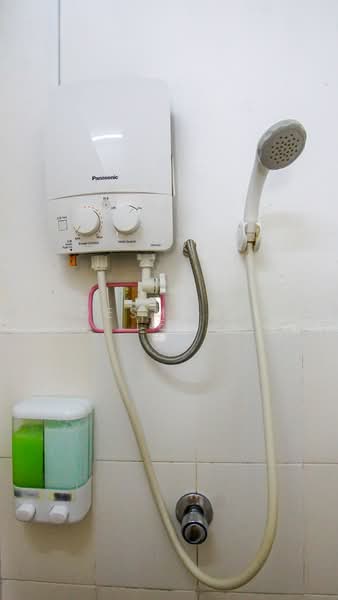 Apartment for Rent at Palm & Nipah Court (Pangsapuri Nipah) - Desmond Lee - Bathroom - PropertyGuru.com.my
