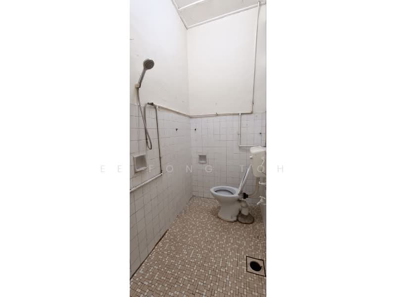 Rumah Teres 1 Tingkat untuk Dijual di Taman Pelangi (Johor Bahru) - Ee Fong Toh - Bathroom - PropertyGuru.com.my