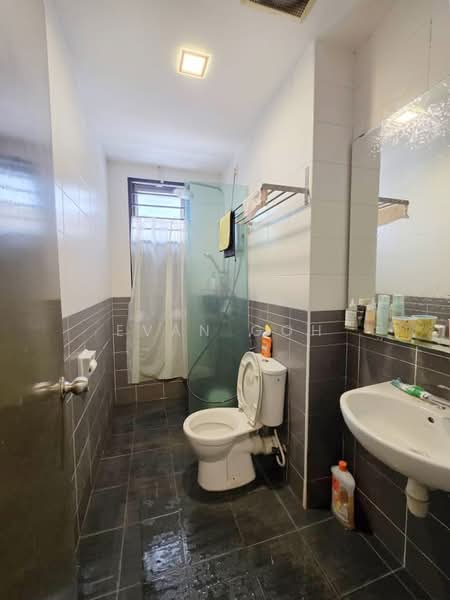 Rumah Teres 2 Tingkat untuk Dijual di Taman Putra Impiana (Puchong) - Evan Goh - Bathroom - PropertyGuru.com.my