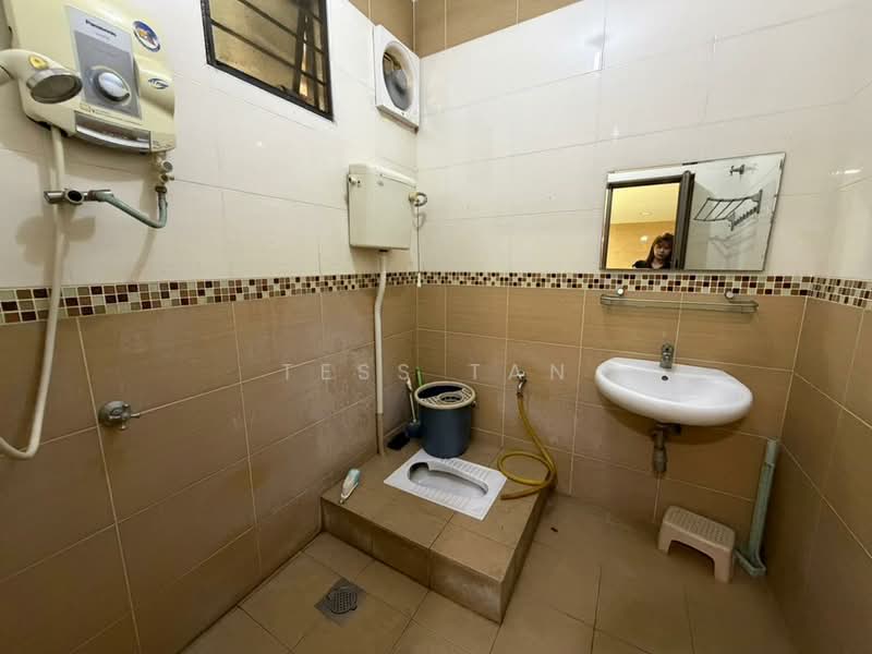 Rumah Teres 2 Tingkat untuk Disewa di Kepong (Kuala Lumpur) - Tess Tan - Bathroom - PropertyGuru.com.my