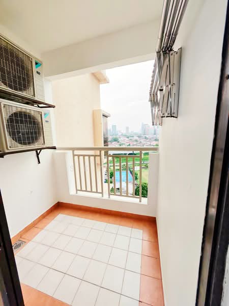 Kondominium untuk Disewa di Pelangi Utama - Sky Lim - Balcony - PropertyGuru.com.my