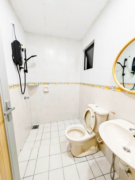 Kondominium untuk Disewa di Pelangi Utama - Sky Lim - Bathroom - PropertyGuru.com.my
