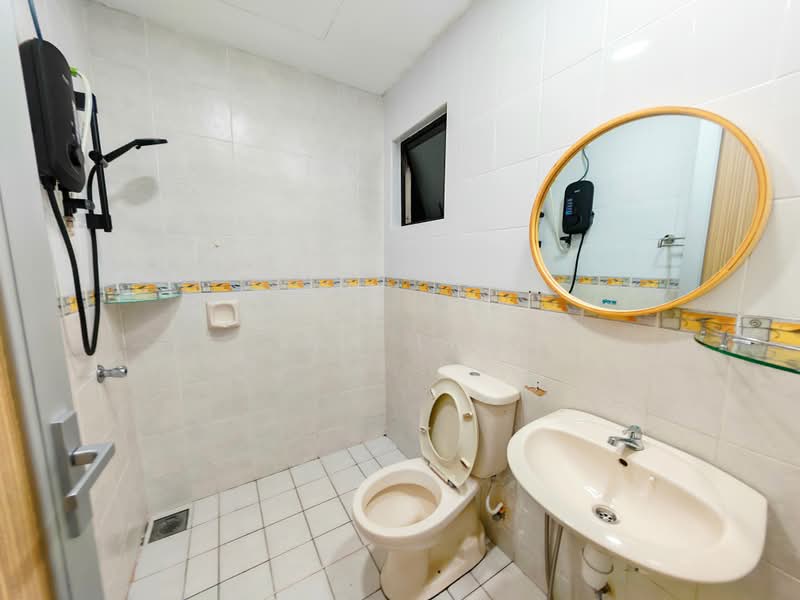 Kondominium untuk Disewa di Pelangi Utama - Sky Lim - Bathroom - PropertyGuru.com.my