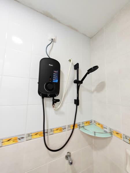 Kondominium untuk Disewa di Pelangi Utama - Sky Lim - Bathroom - PropertyGuru.com.my