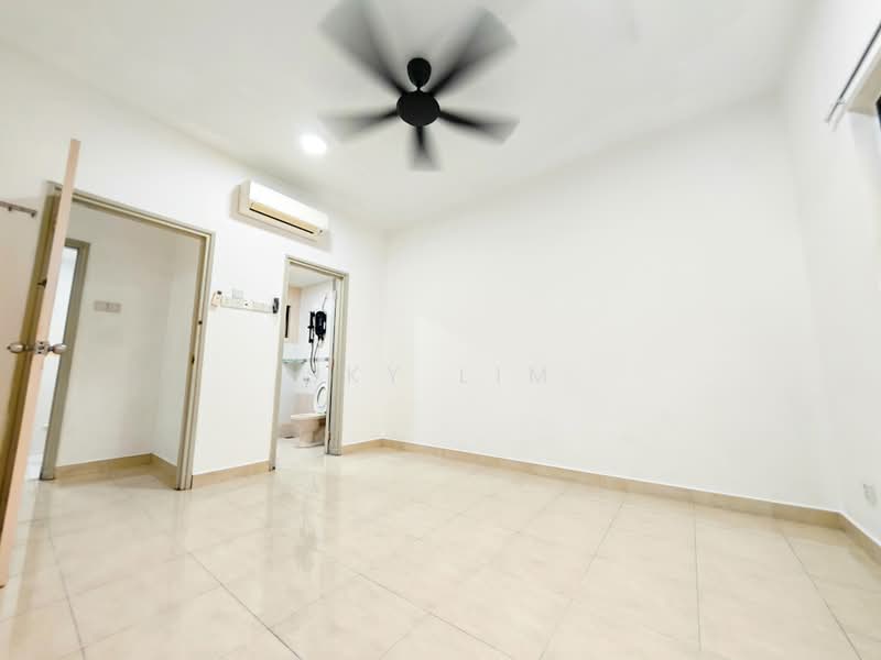 Kondominium untuk Disewa di Pelangi Utama - Sky Lim - Bathroom - PropertyGuru.com.my