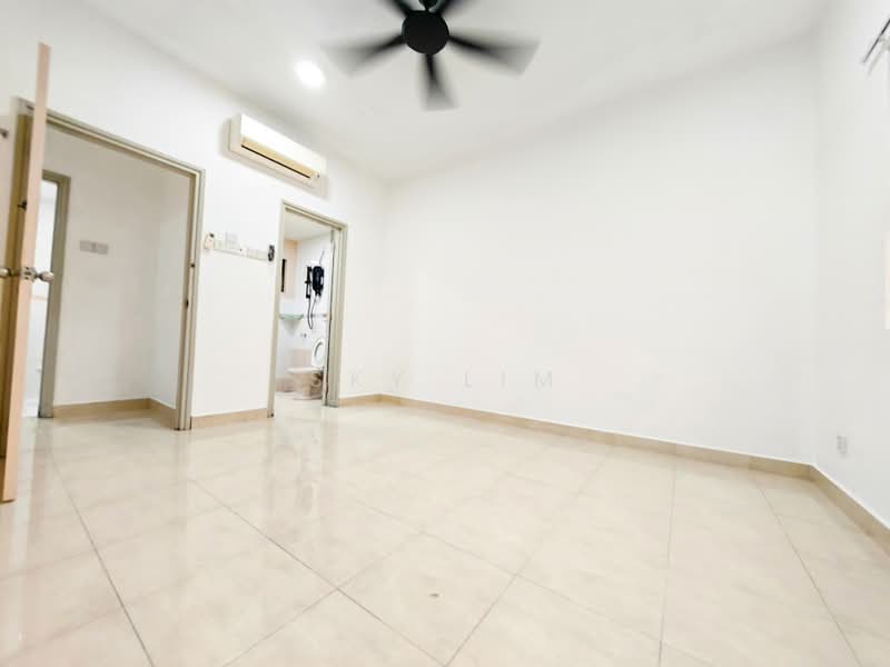 Kondominium untuk Disewa di Pelangi Utama - Sky Lim - Bathroom - PropertyGuru.com.my