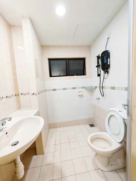 Kondominium untuk Disewa di Pelangi Utama - Sky Lim - Bathroom - PropertyGuru.com.my