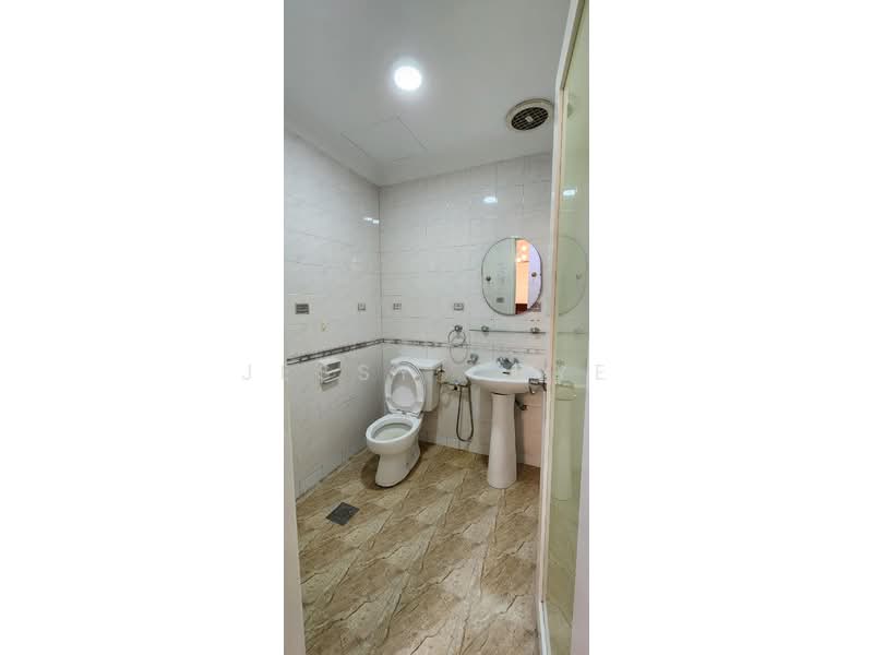 Kondominium untuk Dijual di Corinthian Condominium - Jessy Chye - Bathroom - PropertyGuru.com.my