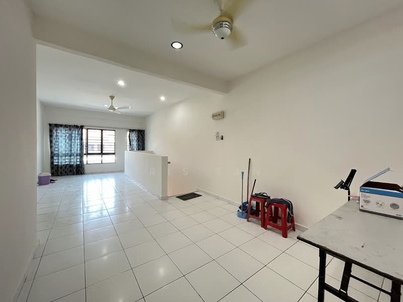 Rumah Bandar untuk Disewa di Bandar Sungai Long (Selangor) - Kris Tan - Living Room - PropertyGuru.com.my