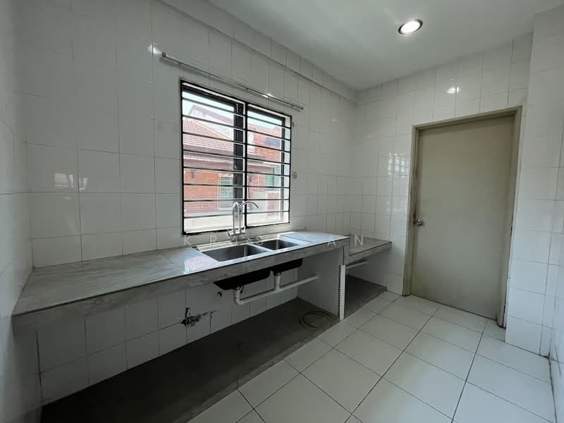 Rumah Bandar untuk Disewa di Bandar Sungai Long (Selangor) - Kris Tan - Kitchen - PropertyGuru.com.my