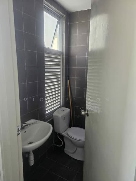 Kondominium untuk Disewa di Riana Green East - Michael Loh - Bathroom - PropertyGuru.com.my