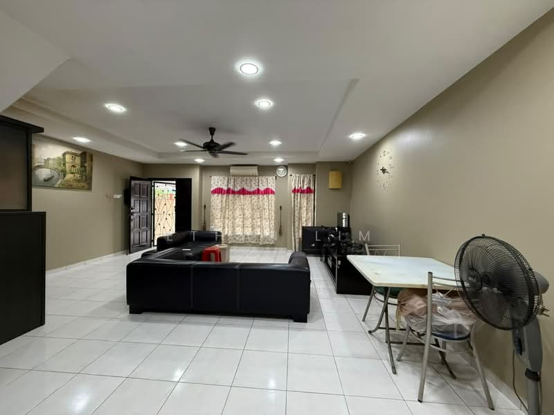 Rumah Teres 2 Tingkat untuk Dijual di Taman Suria (Bandar Sungai Long) - Ethan Lim - Living Room - PropertyGuru.com.my