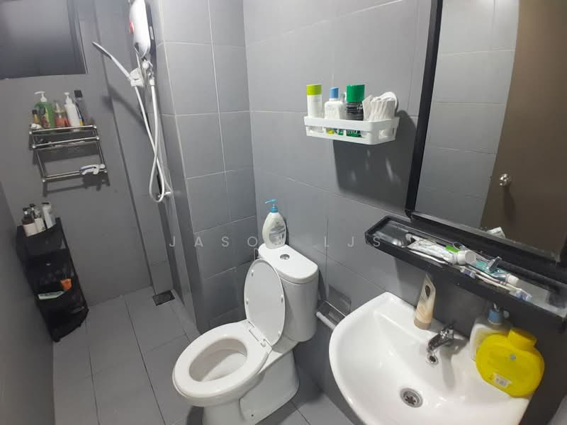 Servis Apartment untuk Disewa di Astetica Residences - Jason LJS - Bathroom - PropertyGuru.com.my