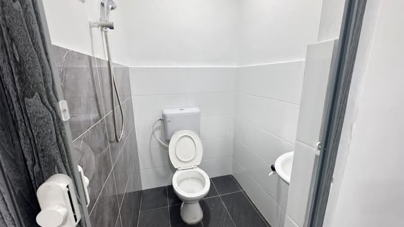 2-storey Terraced House for Sale in Taman Desa Kluang (Kluang) - Blue Chan - Bathroom - PropertyGuru.com.my