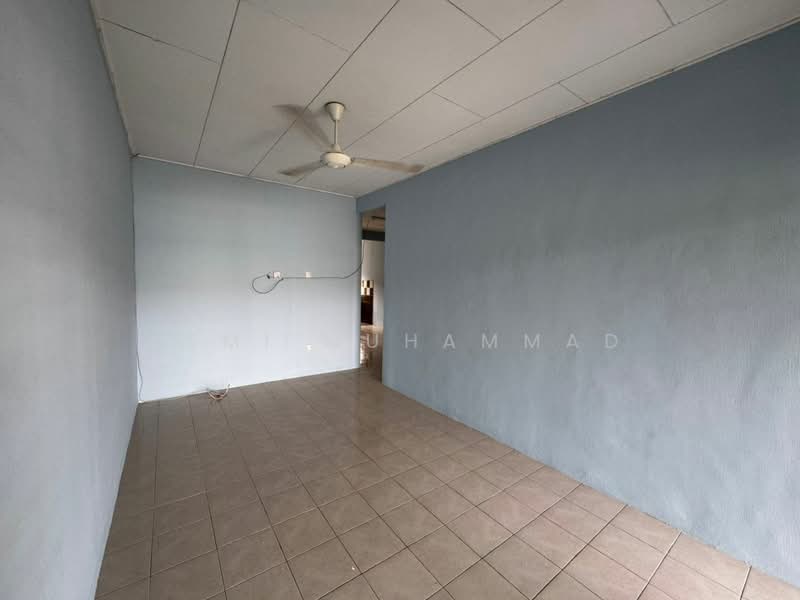 Rumah Teres 1 Tingkat untuk Dijual di Taman Nusari Bayu (Bandar Sri Sendayan) - Ismi Muhammad - Living Room - PropertyGuru.com.my
