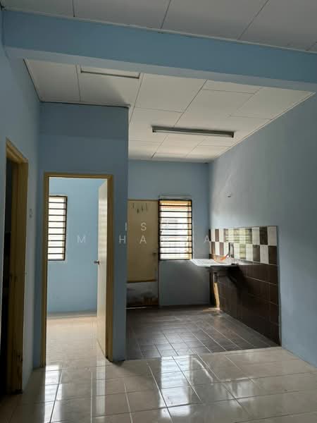 Rumah Teres 1 Tingkat untuk Dijual di Taman Nusari Bayu (Bandar Sri Sendayan) - Ismi Muhammad - Kitchen - PropertyGuru.com.my