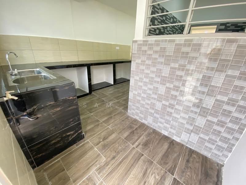 Rumah Teres 1 Tingkat untuk Dijual di Taman Rinting (Masai) - Sam Bro - Kitchen - PropertyGuru.com.my