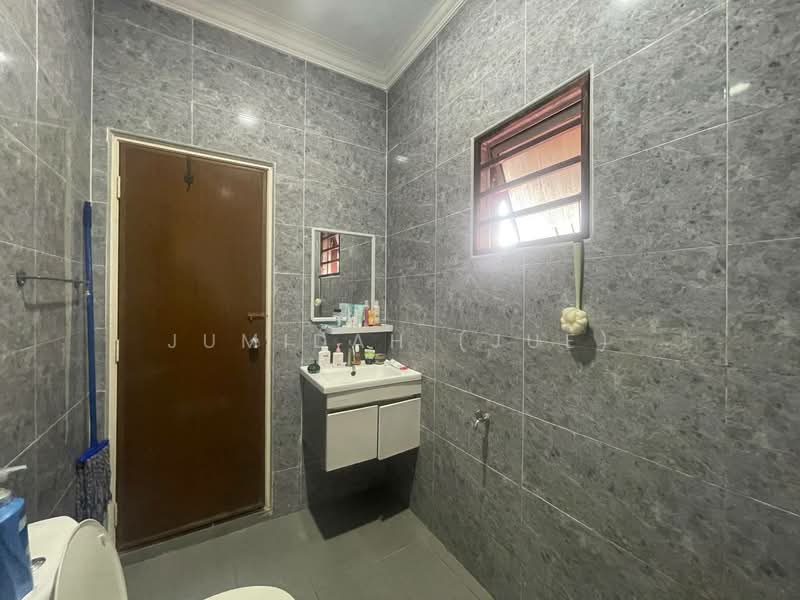 Bungalow for Sale in Puchong (Selangor) - JUMIDAH (JUE) - Bathroom - PropertyGuru.com.my