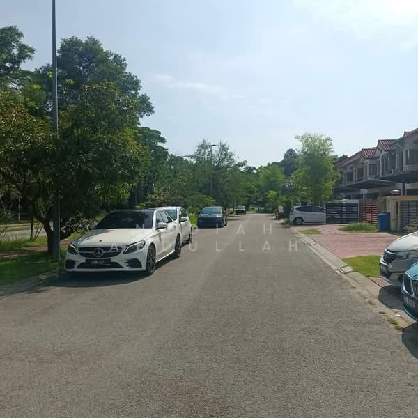Rumah Teres untuk Dijual di Bukit Jelutong (Shah Alam) - Nadiah Abdullah - Exterior - PropertyGuru.com.my