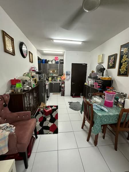 Servis Apartment untuk Dijual di Amara - Bryan Yeoh - Living Room - PropertyGuru.com.my