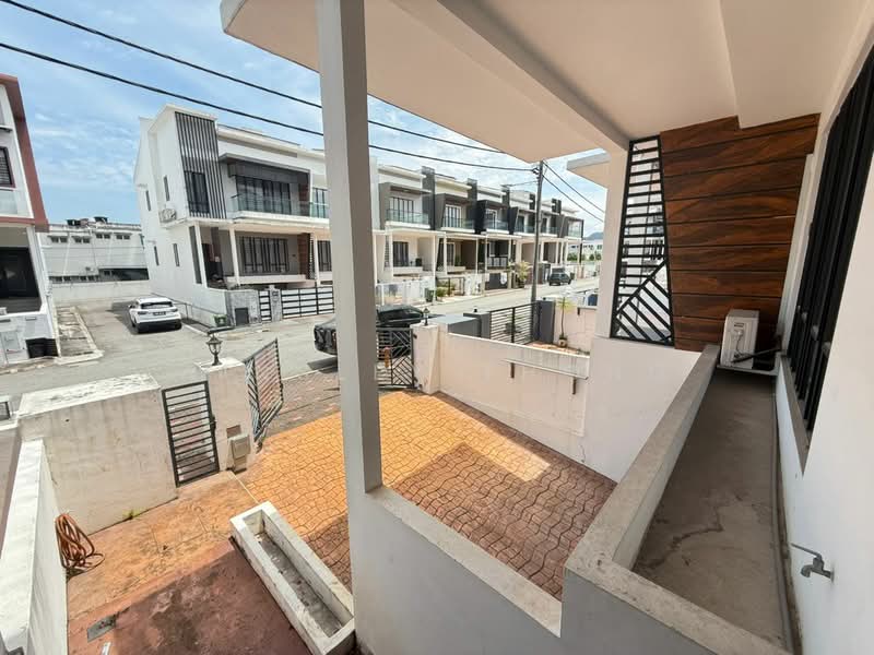 2.5-storey Terraced House for Sale in Ipoh (Perak) - Ainsley Thong - Exterior - PropertyGuru.com.my
