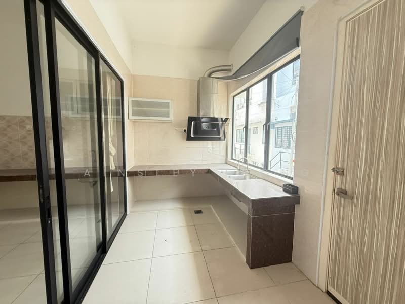 2.5-storey Terraced House for Sale in Ipoh (Perak) - Ainsley Thong - Kitchen - PropertyGuru.com.my