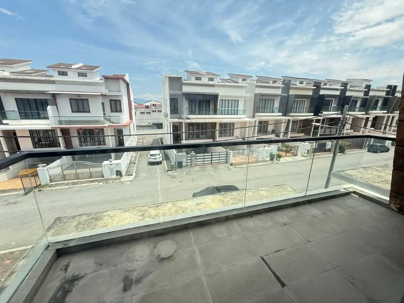 2.5-storey Terraced House for Sale in Ipoh (Perak) - Ainsley Thong - Exterior - PropertyGuru.com.my