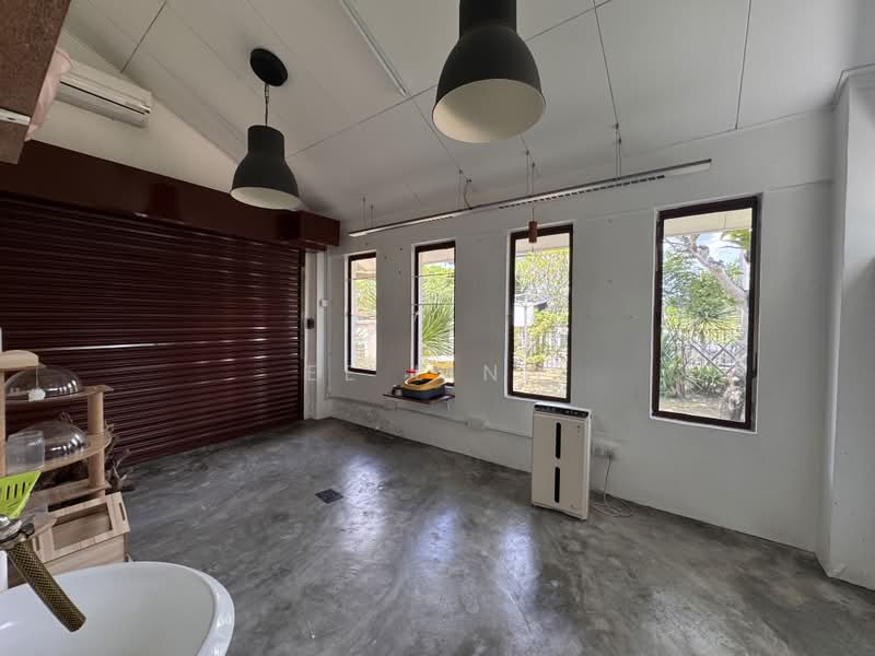 Rumah Berkembar untuk Dijual di Kota Kemuning (Shah Alam) - EE Ling - Garage - PropertyGuru.com.my