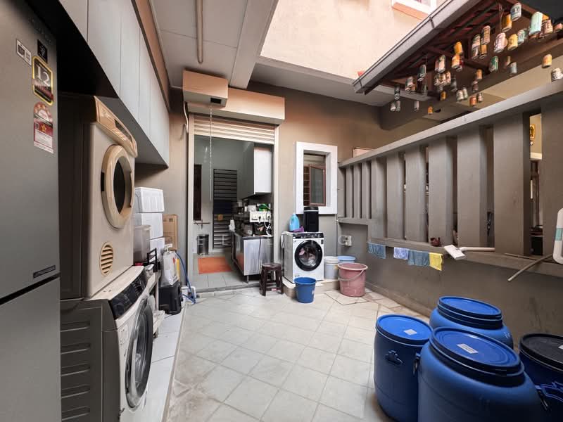 Rumah Berkembar untuk Dijual di Kota Kemuning (Shah Alam) - EE Ling - Court yard - PropertyGuru.com.my