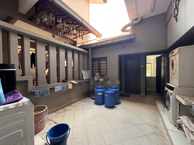 Rumah Berkembar untuk Dijual di Kota Kemuning (Shah Alam) - EE Ling - Court yard and maid room - PropertyGuru.com.my
