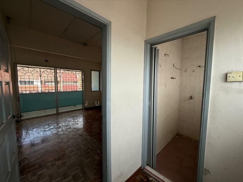 Rumah Teres 3 Tingkat untuk Dijual di Taman Melur (Ampang) - Jun Lee - Living Room - PropertyGuru.com.my