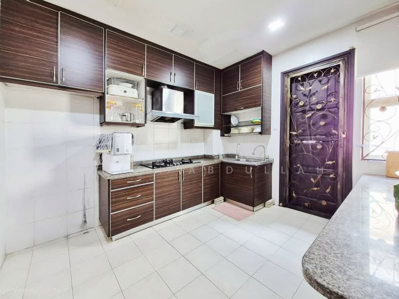 Rumah Banglo untuk Dijual di Kayangan Heights (Shah Alam) - Nadiah Abdullah - Kitchen - PropertyGuru.com.my