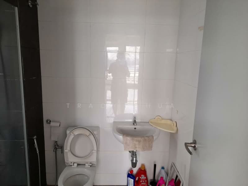 Service Residence for Rent at Paramount Utropolis - Tracy Chua - Bathroom - PropertyGuru.com.my
