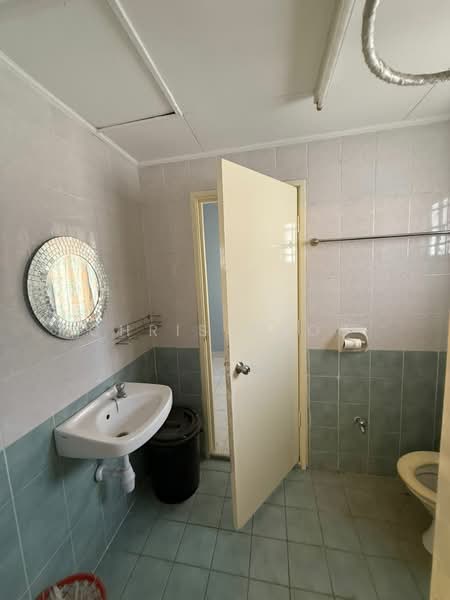 Rumah Teres 2 Tingkat untuk Dijual di Taman Bukit Subang (Shah Alam) - Chris Choo - Bathroom - PropertyGuru.com.my