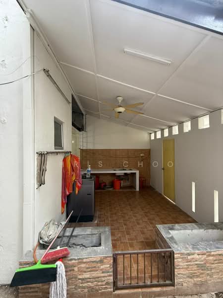 Rumah Teres 2 Tingkat untuk Dijual di Taman Bukit Subang (Shah Alam) - Chris Choo - Kitchen - PropertyGuru.com.my