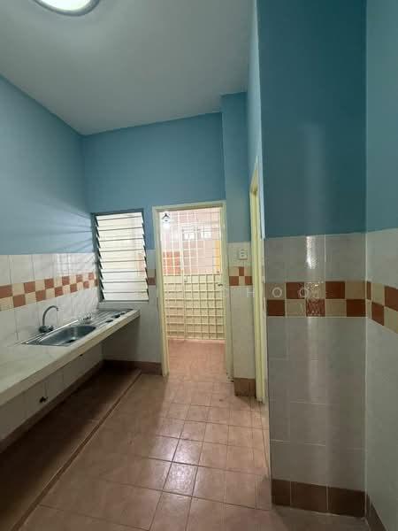 Rumah Teres 2 Tingkat untuk Dijual di Taman Bukit Subang (Shah Alam) - Chris Choo - Kitchen - PropertyGuru.com.my