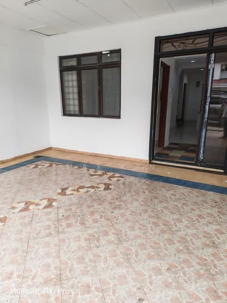 Rumah Teres 2 Tingkat untuk Disewa di Taman Mount Austin (Tebrau) - Max Kan - Entrance - PropertyGuru.com.my