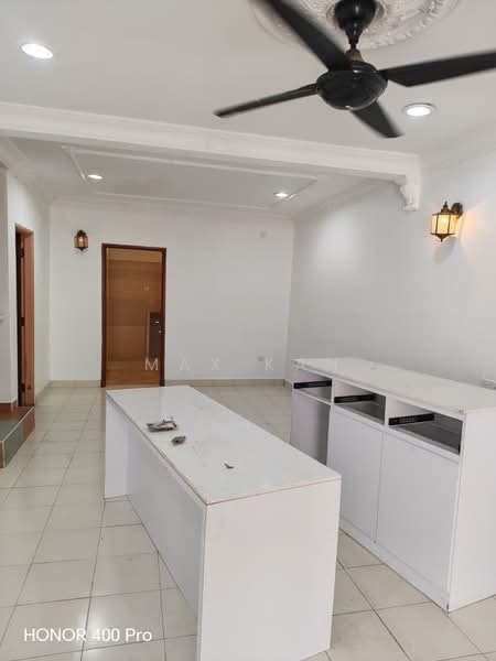 Rumah Teres 2 Tingkat untuk Disewa di Taman Mount Austin (Tebrau) - Max Kan - Living Room - PropertyGuru.com.my