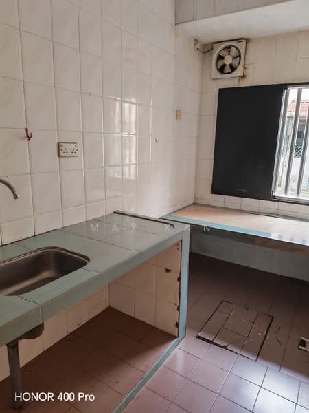 Rumah Teres 2 Tingkat untuk Disewa di Taman Mount Austin (Tebrau) - Max Kan - Kitchen - PropertyGuru.com.my