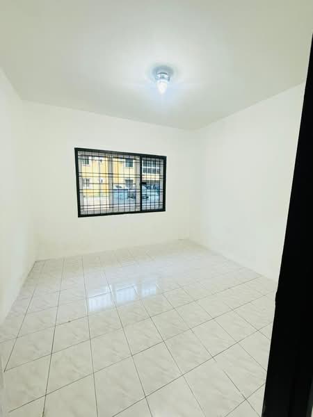 Pangsapuri untuk Dijual di Lily & Jasmine Apartment - Joyce Tan - Bedroom - PropertyGuru.com.my