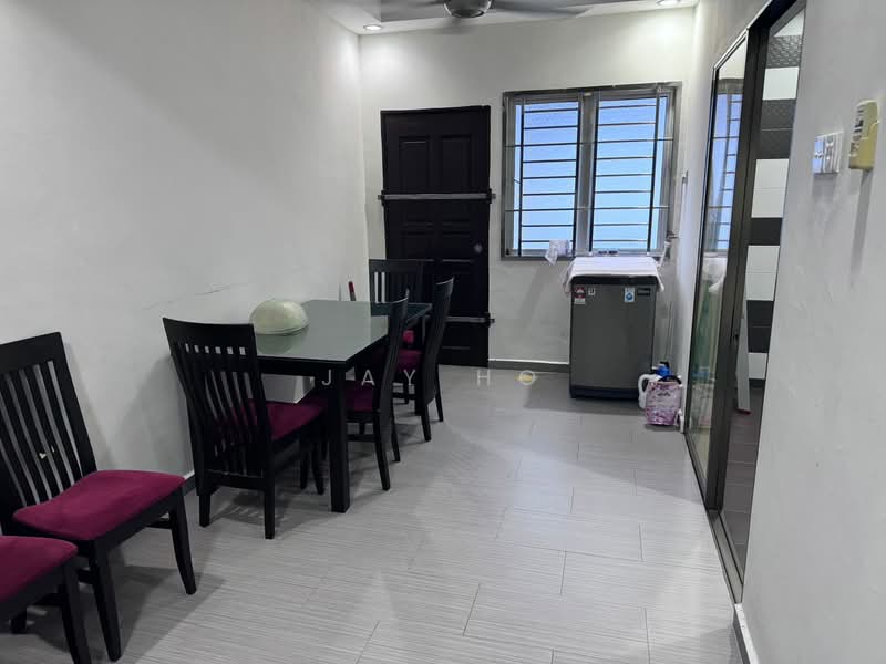 2-storey Terraced House for Rent in Skudai (Johor) - Jay Ho - Dining Room - PropertyGuru.com.my