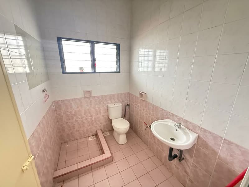 Rumah Teres 2 Tingkat untuk Dijual di Ipoh (Perak) - Ainsley Thong - Bathroom - PropertyGuru.com.my