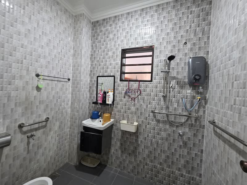 Bungalow for Sale in Puchong (Selangor) - Najah Kadir - Bathroom - PropertyGuru.com.my