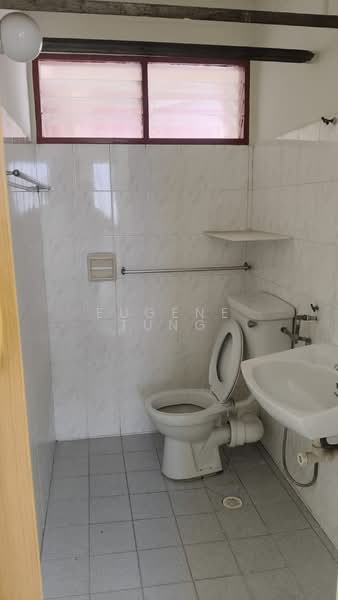 Pangsapuri untuk Dijual di Taman Pekaka Block 31 - Eugene Tung - Bathroom - PropertyGuru.com.my